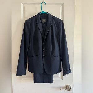 The Limited Navy suit 8/8short